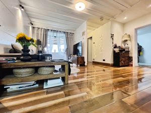 Lounge- click for photo gallery